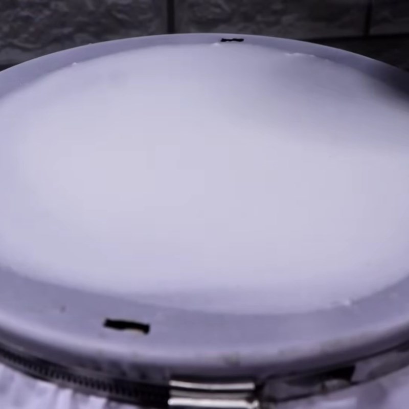 Bước 4 Tráng bánh ướt tại nhà Bột làm bánh cuốn