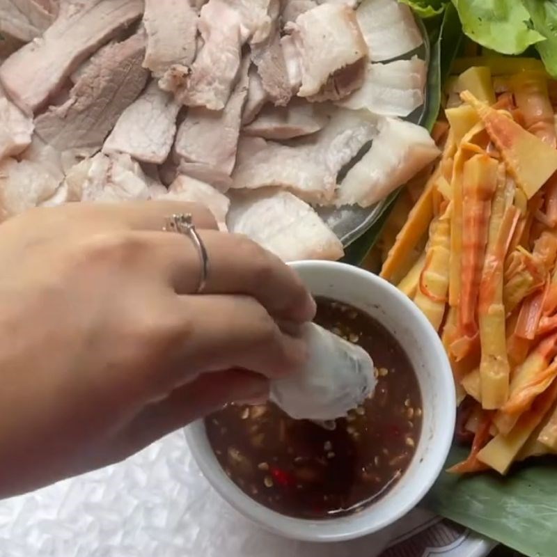 Bước 3 Thành phẩm Mắm ruốc chấm thịt luộc