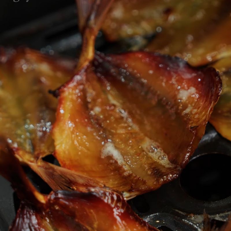 Bước 4 Thành phẩm Nướng cá chỉ vàng bằng nồi chiên không dầu