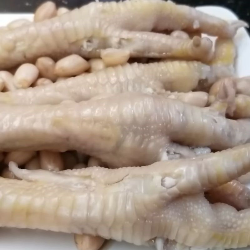 Bước 4 Thành phẩm Chân gà hầm đậu phộng