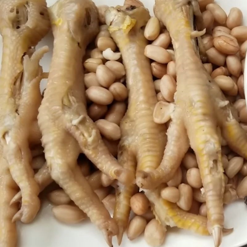 Bước 4 Thành phẩm Chân gà hầm đậu phộng