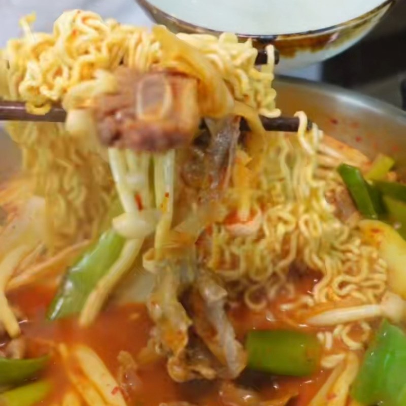 Bước 5 Thành phẩm Lẩu sườn bò kim chi