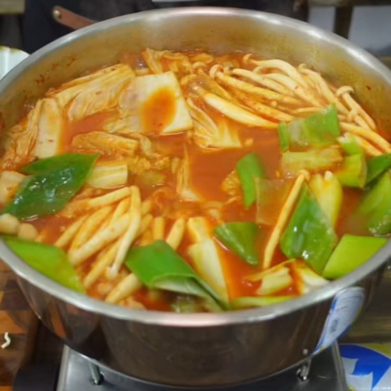 Bước 5 Thành phẩm Lẩu sườn bò kim chi