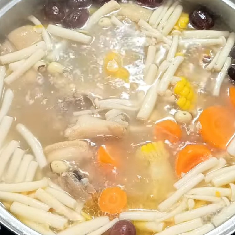 Bước 5 Thêm rau củ, hạt sen và táo đỏ Canh gà rau củ