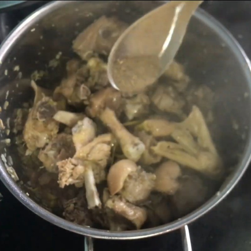 Bước 4 Thêm sả và om vịt rang gừng sả Vịt rang gừng