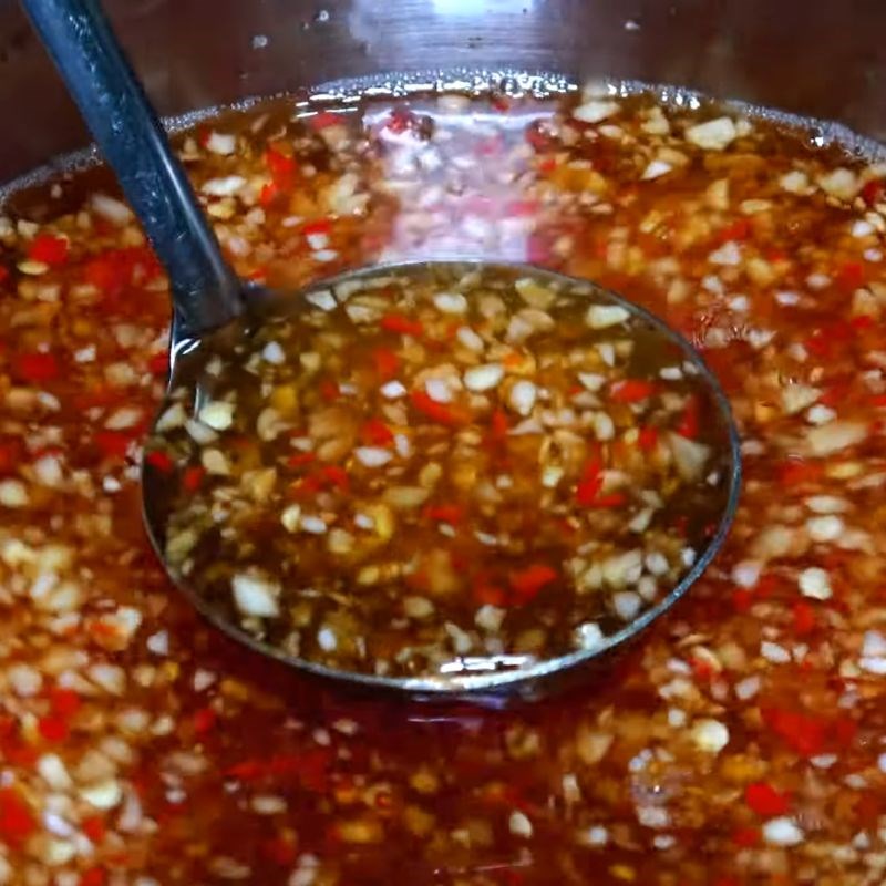 Bước 4 Thêm tỏi ớt băm và bảo quản nước chấm nước mắm chấm thịt nướng