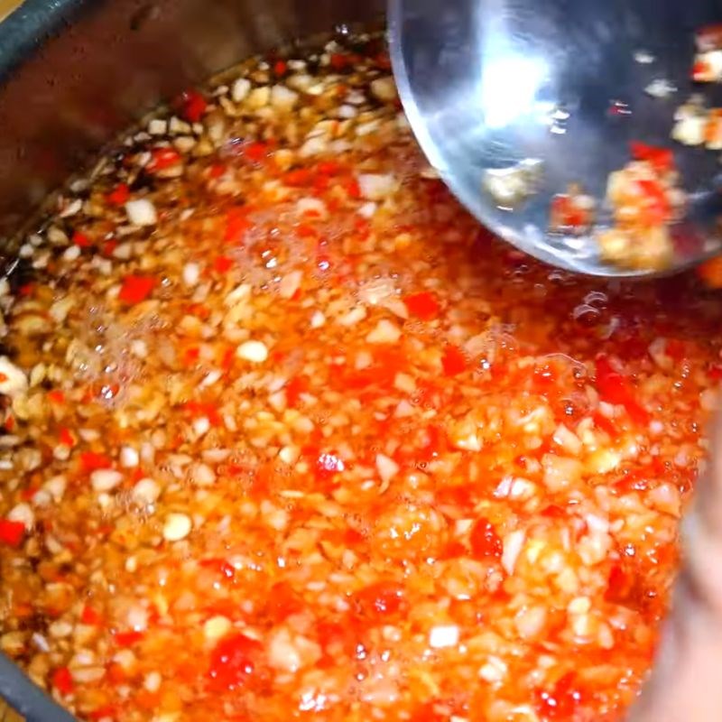 Bước 4 Thêm tỏi ớt băm và bảo quản nước chấm nước mắm chấm thịt nướng