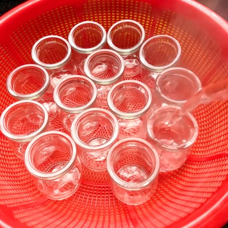 Bước 1 Tiệt trùng hũ đựng sữa chua (Lợi khuẩn) Ủ sữa chua bằng thùng đá