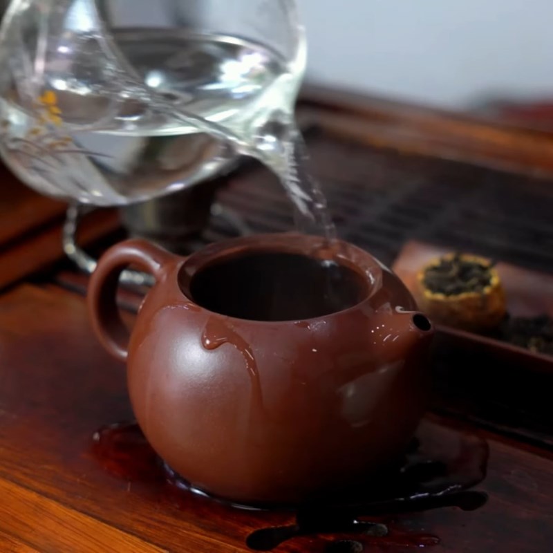 Bước 2 Tráng ấm chén và đánh thức trà Trà phổ nhĩ