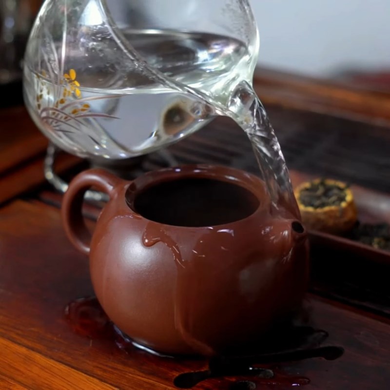 Bước 2 Tráng ấm chén và đánh thức trà Trà phổ nhĩ