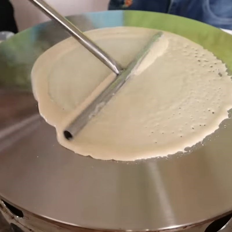 Bước 4 Tráng bánh crepe Thái Lan bánh crepe Thái Lan