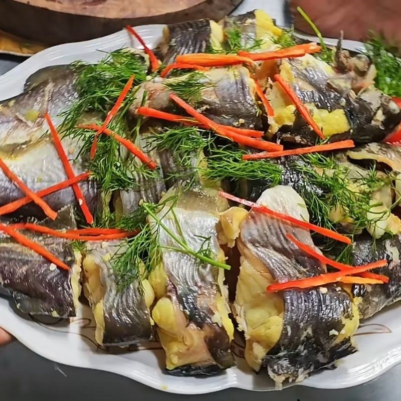 Bước 3 Trình bày cá ngạnh ăn lẩu (2 cách) Lẩu cá ngạnh nhúng mẻ