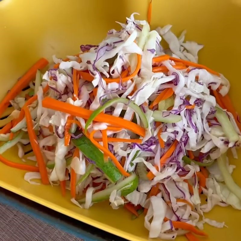 Bước 6 Trộn gỏi và trình bày gỏi chay thập cẩm