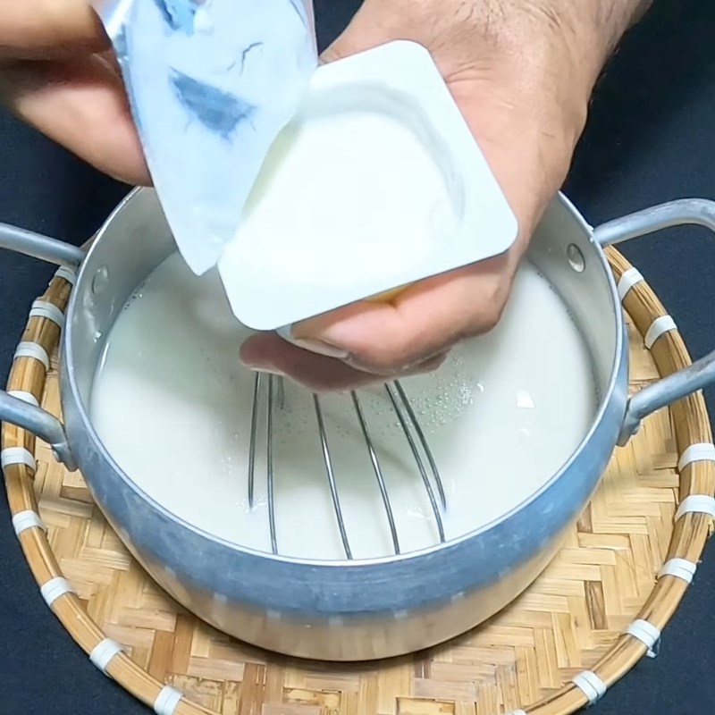 Bước 2 Trộn men sữa chua cái và đóng gói Sữa chua không cần ủ
