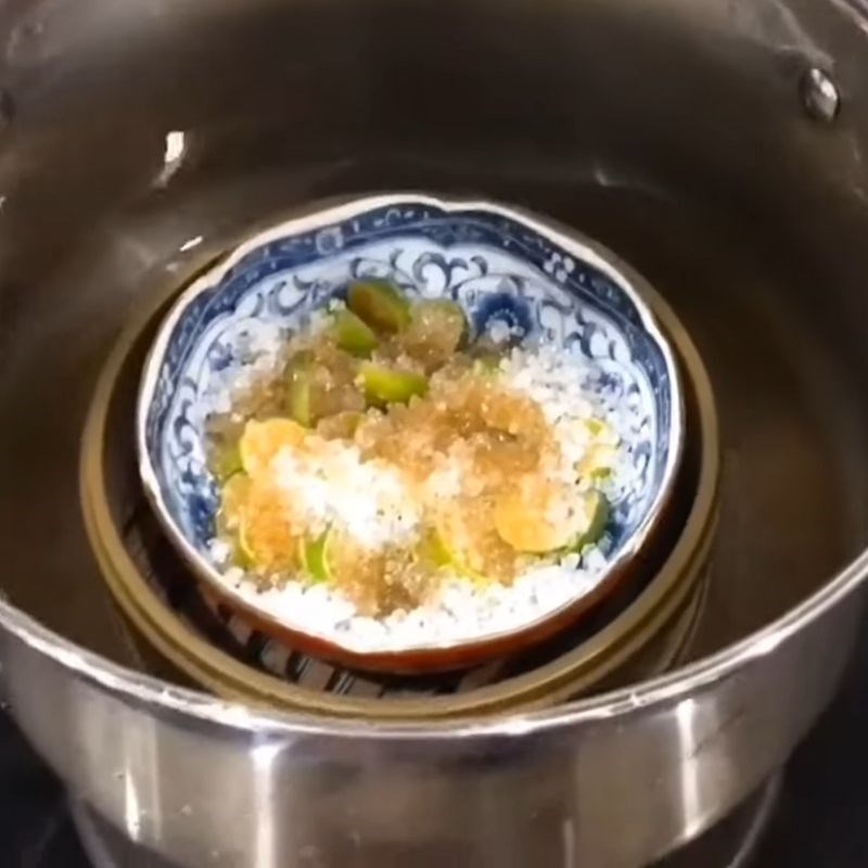 Bước 2 Trộn nguyên liệu và hấp cách thủy Quất hấp mật ong