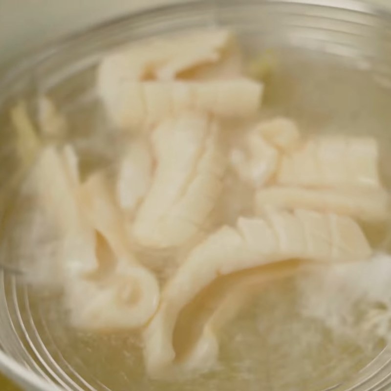 Bước 3 Trụng mì và chuẩn bị topping Sốt trộn mì khô