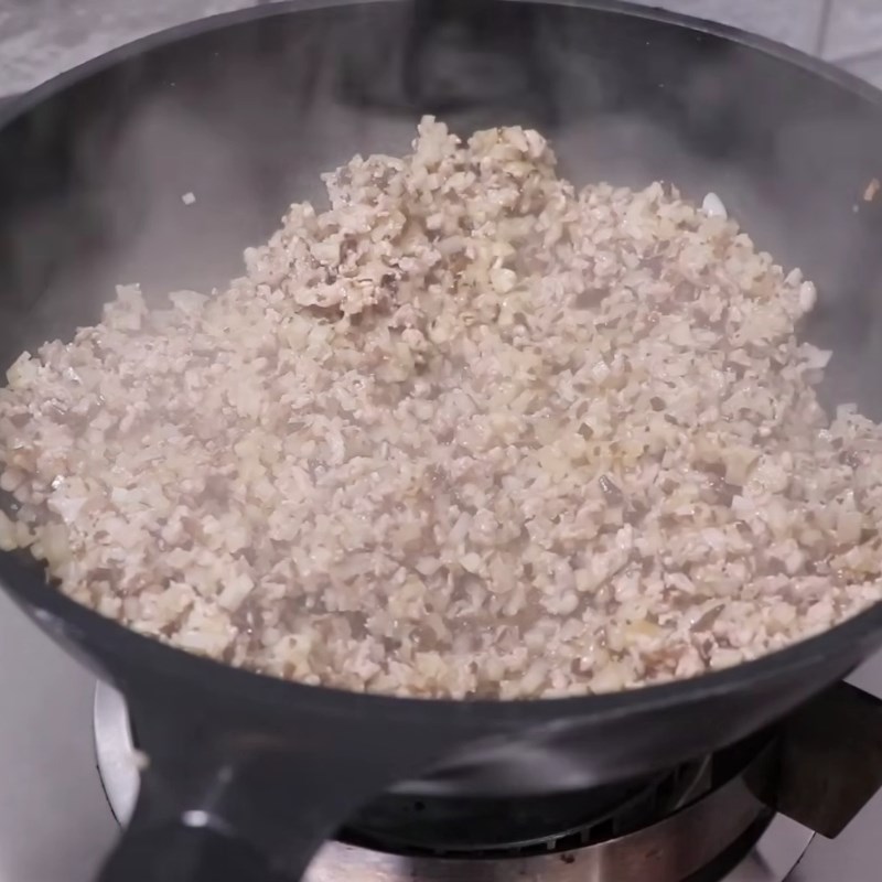 Bước 2 Làm nhân thịt băm mộc nhĩ Bột làm bánh cuốn