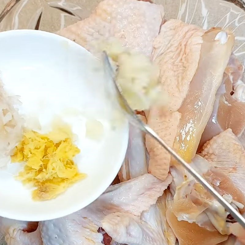 Bước 2 Ướp gà đậm đà hương vị Gà tần thuốc bắc