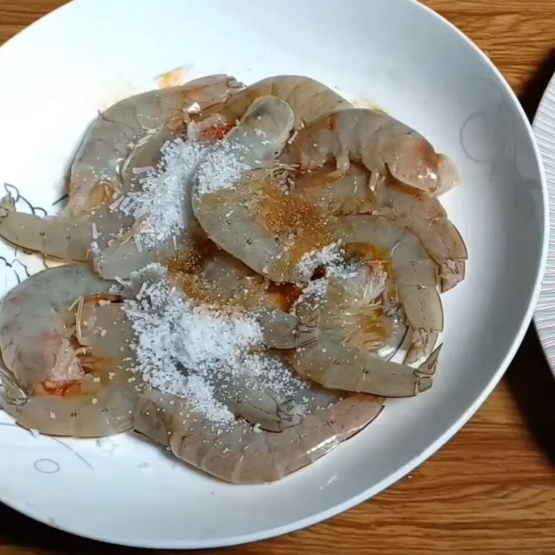 Bước 2 Ướp gia vị cho tôm và thịt Tôm rim thịt ba chỉ
