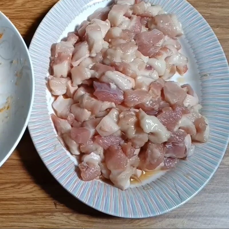 Bước 2 Ướp gia vị cho tôm và thịt Tôm rim thịt ba chỉ