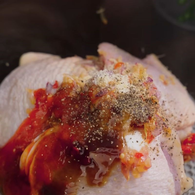 Bước 2 Ướp má đùi gà thấm vị má đùi gà chiên