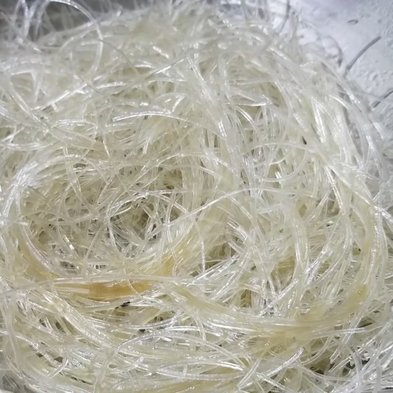 Bước 2 Ướp miến để sợi miến không dính Miến xào mộc nhĩ