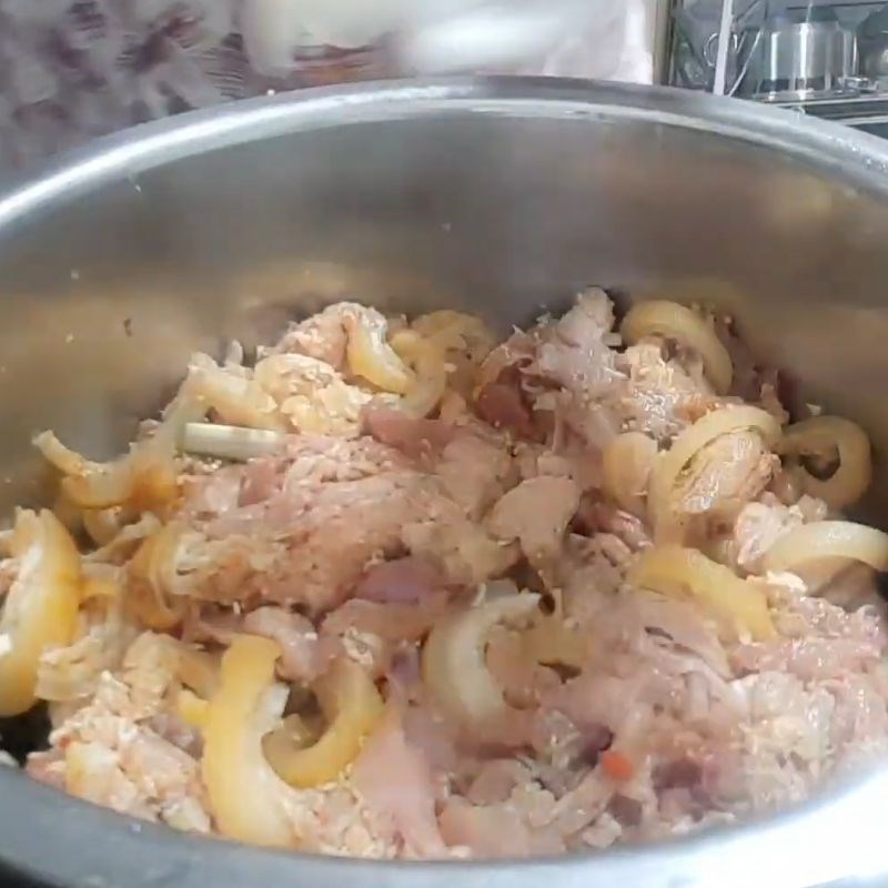 Bước 2 Ướp thịt bê đậm đà Bê xào lăn