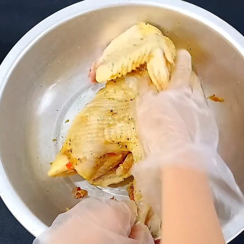 Bước 2 Ướp thịt gà Gà hấp tỏi