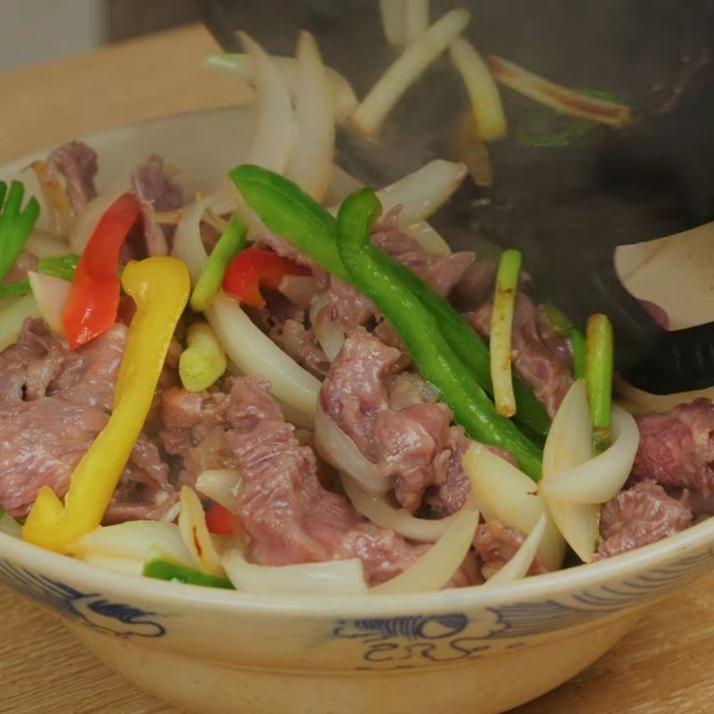 Bước 2 Ướp và xào thịt bò thơm ngon miến trộn xì dầu