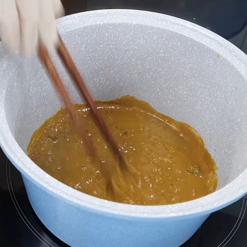 Bước 7 Xào hành, cà chua, gạch cua Lẩu riêu cua thập cẩm