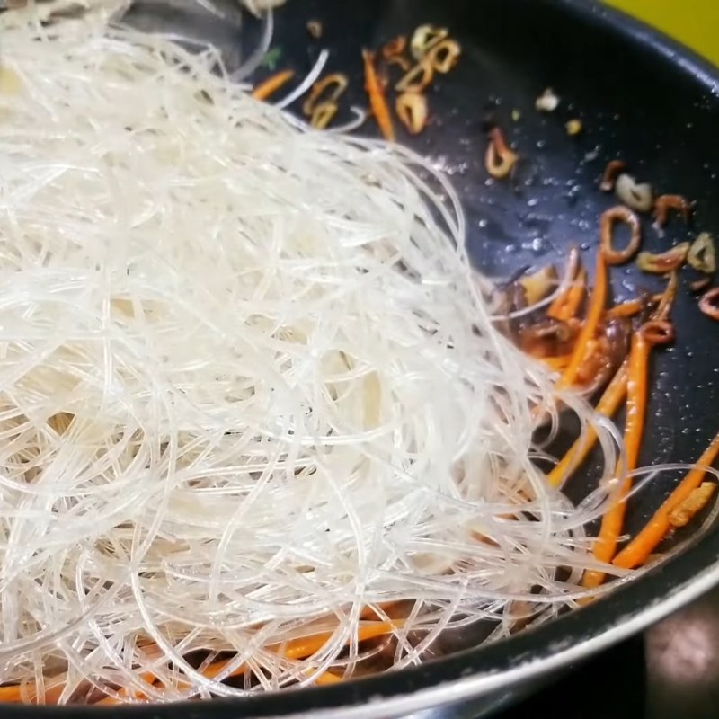Bước 3 Xào miến Miến xào mộc nhĩ
