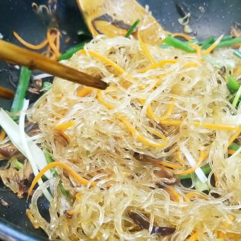 Bước 3 Xào miến Miến xào mộc nhĩ
