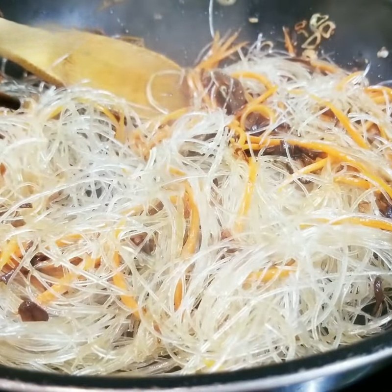 Bước 3 Xào miến Miến xào mộc nhĩ