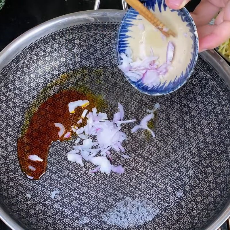 Bước 4 Xào nấm rơm đậm đà cháo lòng bò