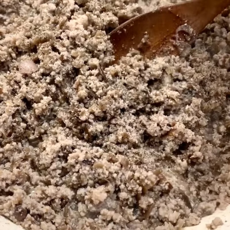 Bước 2 Xào nhân bánh giò đậm đà Bánh giò Hà Nội