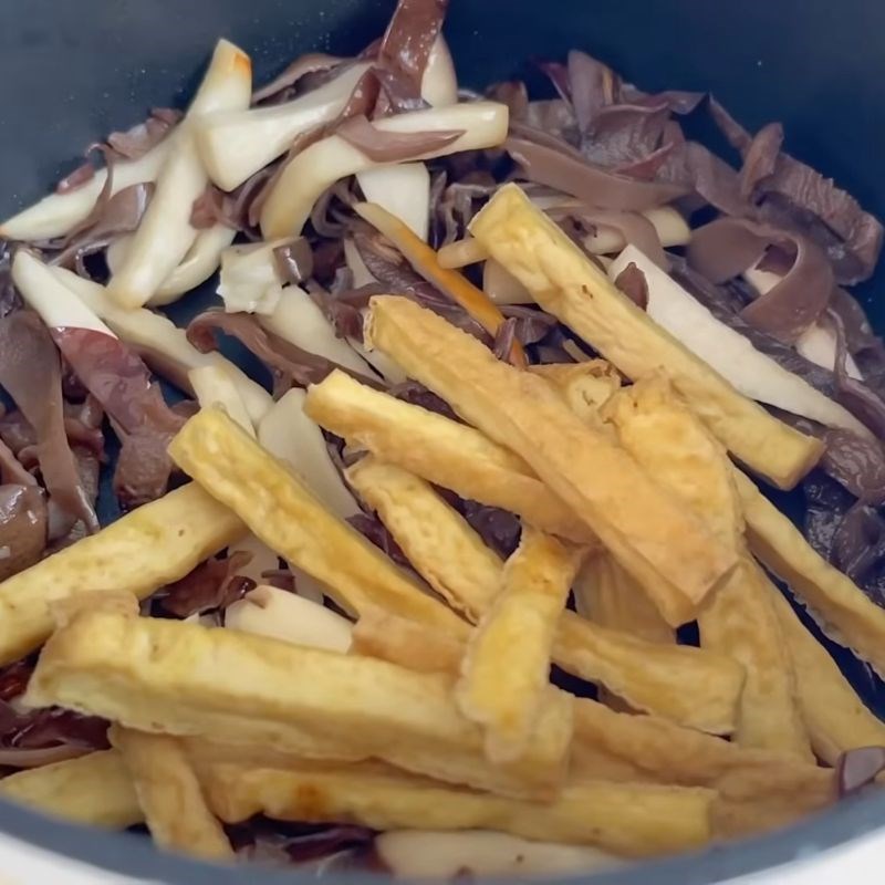 Bước 5 Xào nhân gỏi thập cẩm chay gỏi chay thập cẩm