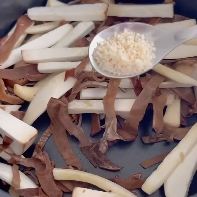 Bước 5 Xào nhân gỏi thập cẩm chay gỏi chay thập cẩm