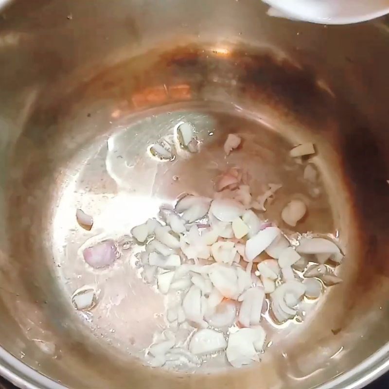 Bước 2 Xào săn sườn heo canh măng sườn