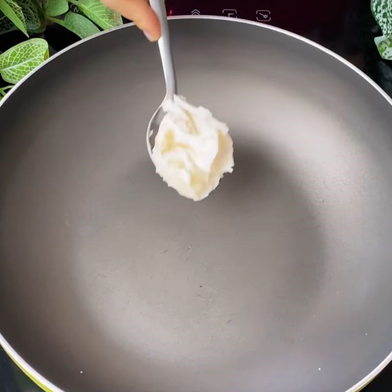 Bước 2 Xào sốt kho cá đậm đà cá mòi kho rục xương