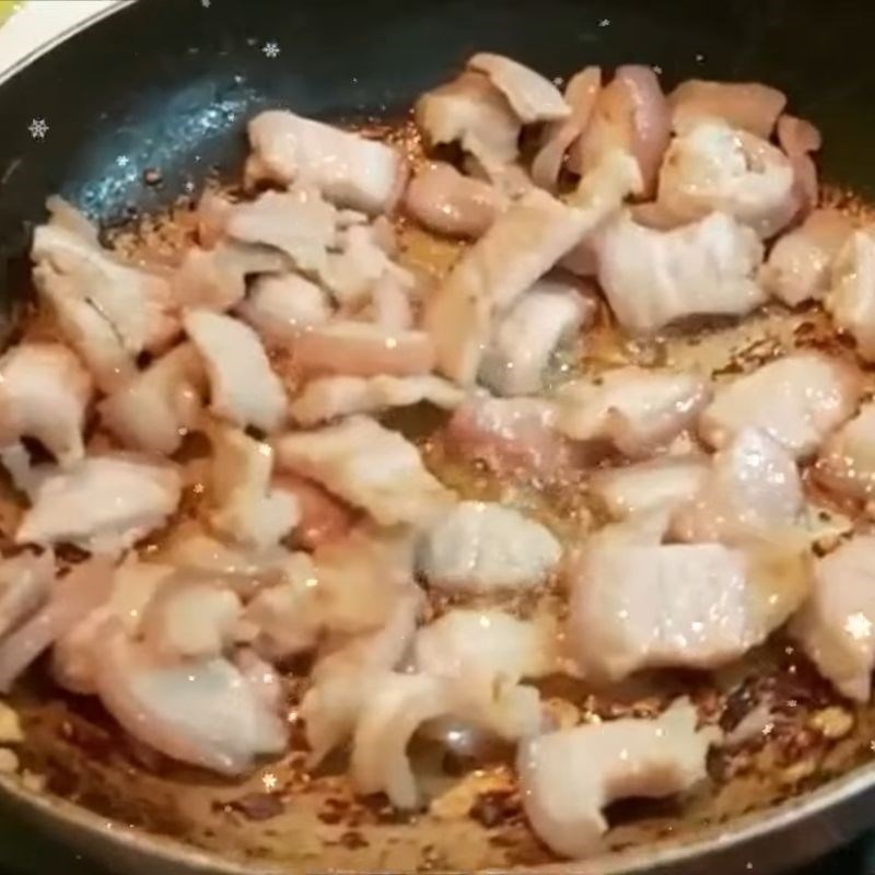 Bước 5 Xào thịt ba chỉ và om cùng dưa cá chép giòn om dưa