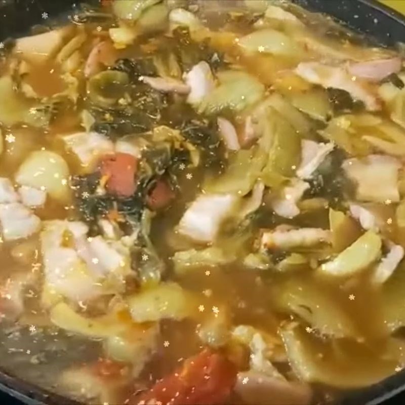 Bước 5 Xào thịt ba chỉ và om cùng dưa cá chép giòn om dưa