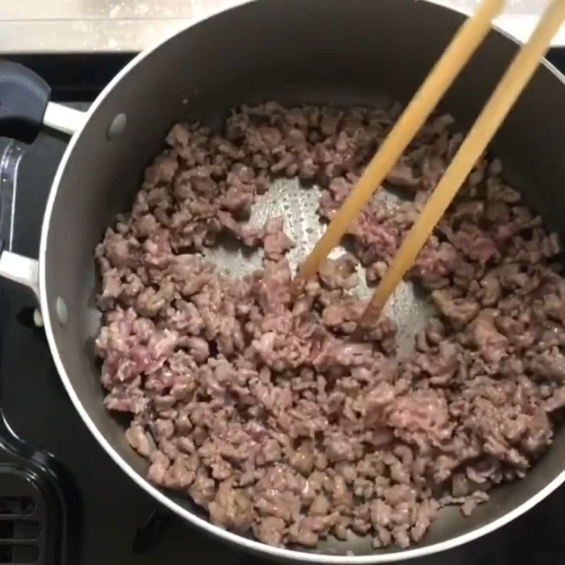 Bước 2 Xào thịt băm và cà chua canh miến