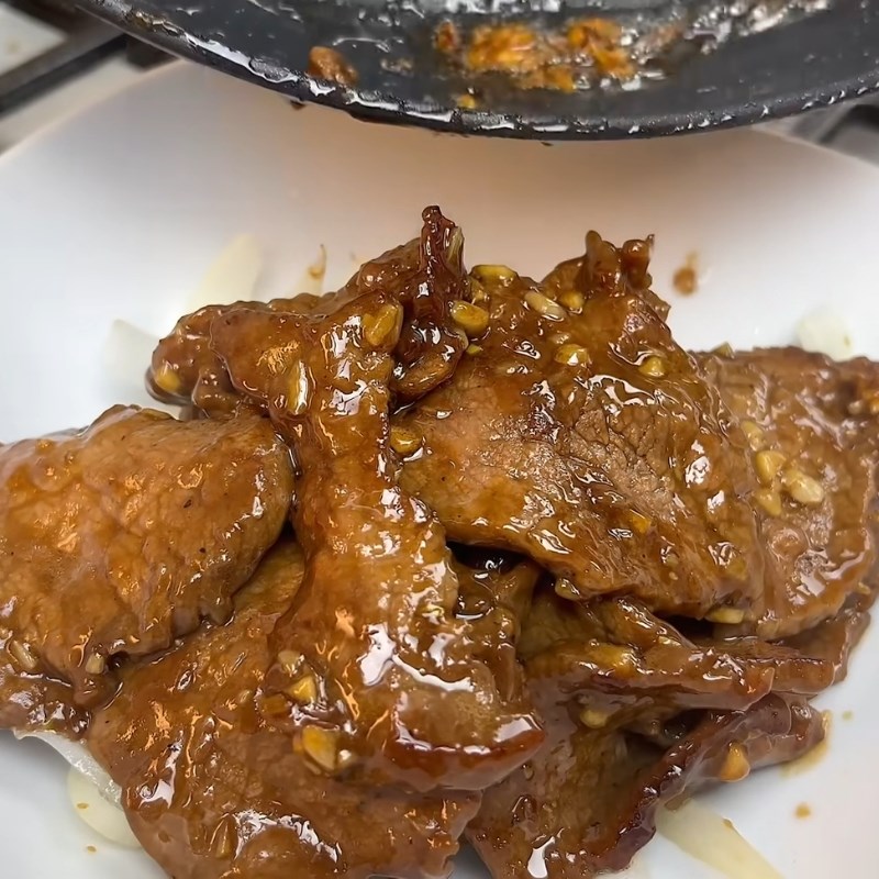Bước 5 Xào thịt bò đậm đà Mì udon xào bò