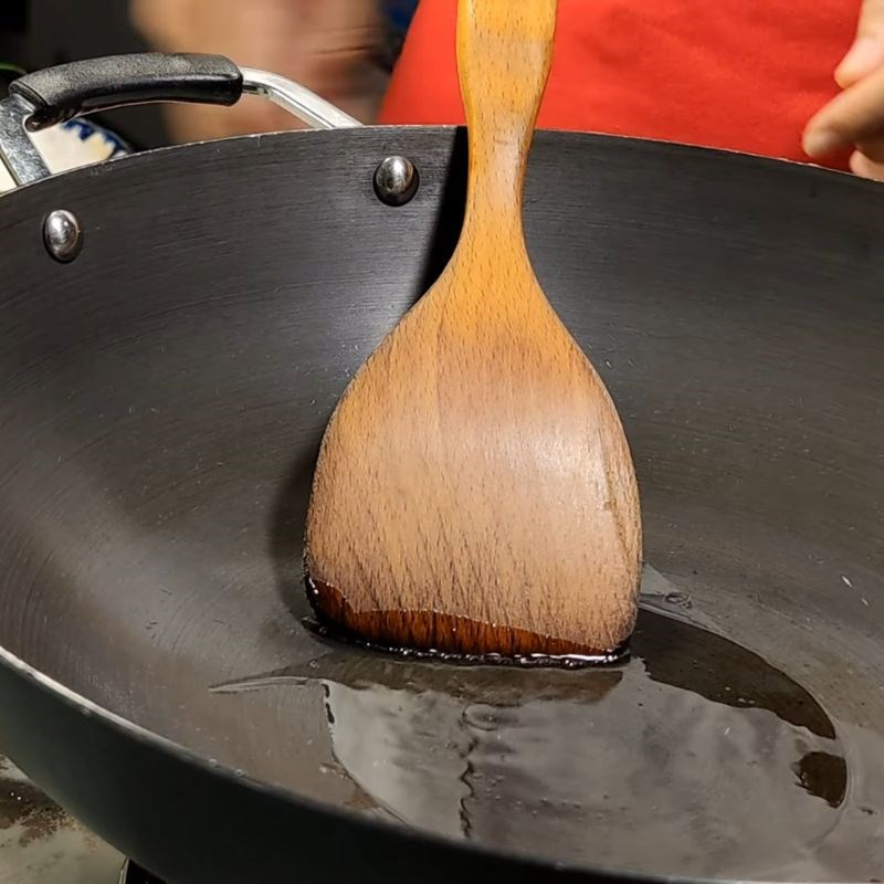 Bước 2 Xào thơm hương liệu và tạo màu đặc trưng cho nước lẩu lẩu thái chay