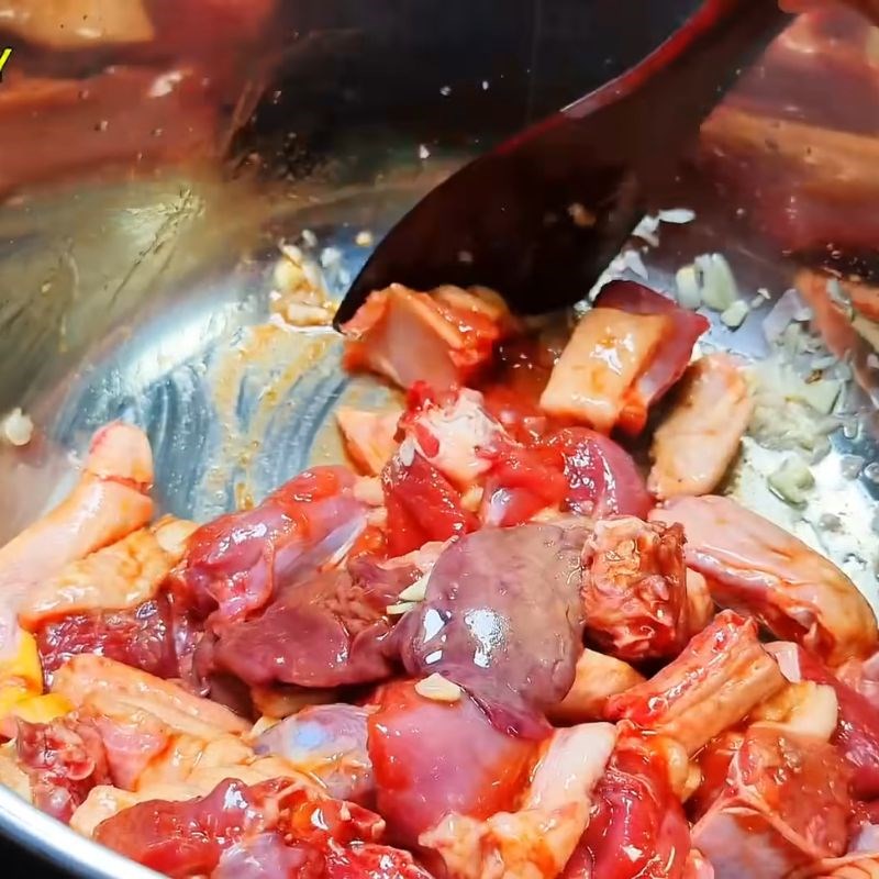 Bước 5 Xào vịt và nấu nước lèo nước dừa tươi vịt nấu khóm