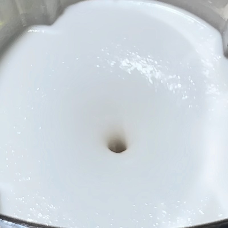 Bước 2 Xay bột gạo nước cốt dừa Bánh bò truyền thống