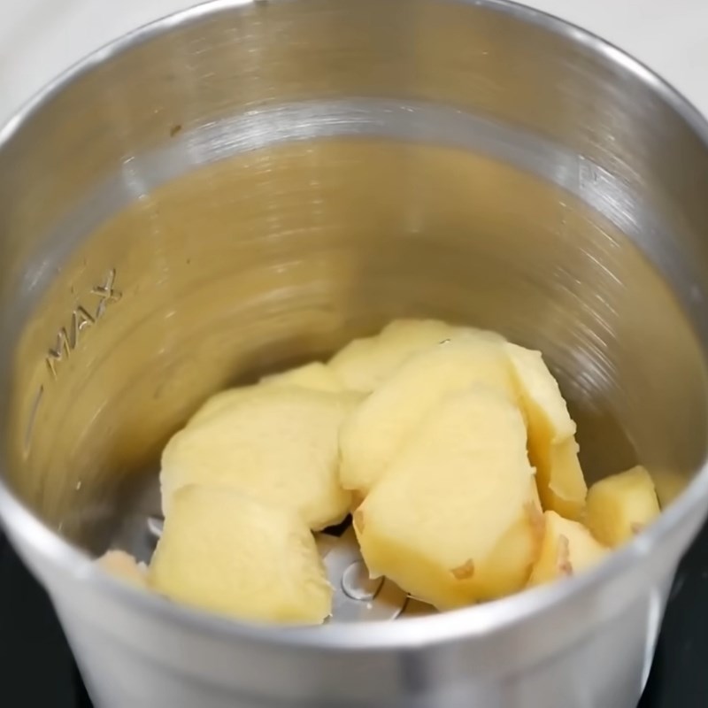 Bước 2 Xay hoặc băm gừng Gừng ngâm mật ong