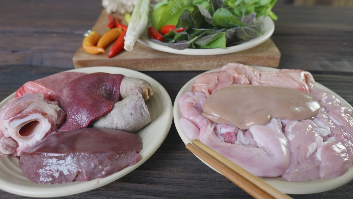 Nguyên liệu món ăn cách luộc lòng lợn trắng giòn không hôi cực đơn giản ngay tại nhà