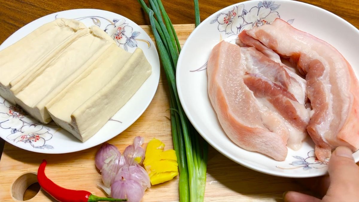 Nguyên liệu món ăn thịt rang đậu