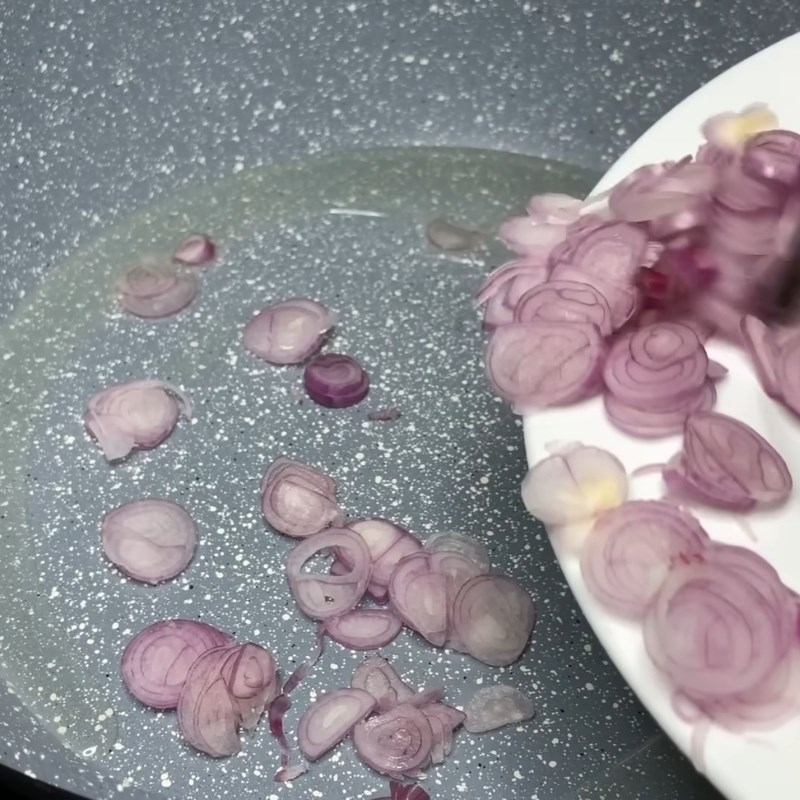 Bước 3 Làm hành phi thơm lừng Bánh giò